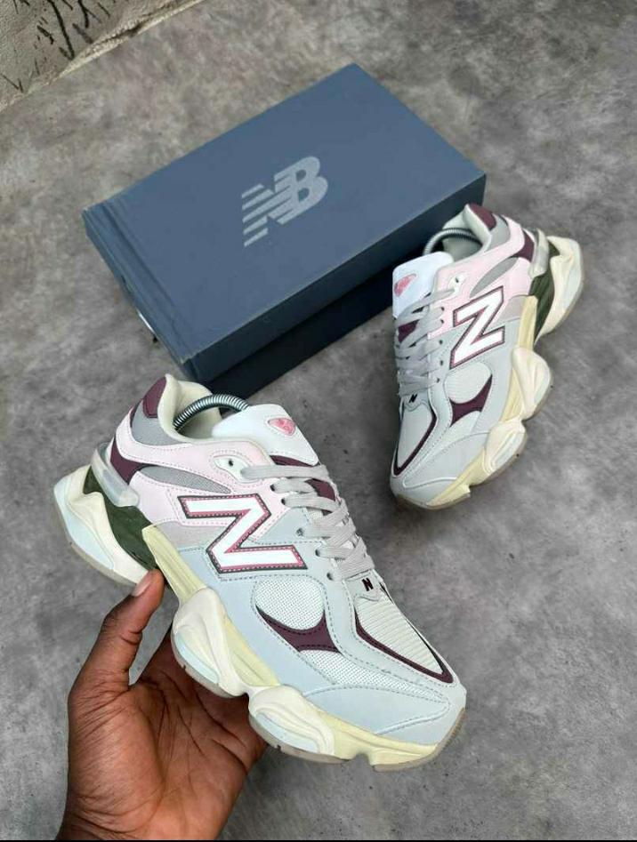 New Balance 990v4